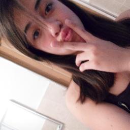 Para que me descrever , sabendo que você vai me julgar pela fotoo    *---*