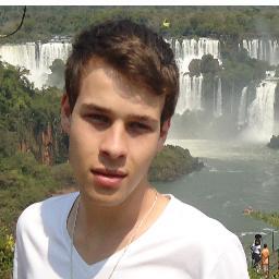 Quem conhece sabe, e quem não, poderá saber ao me seguir e receber meus tweets ;) ahhh e prometo bons tweets tbm =D