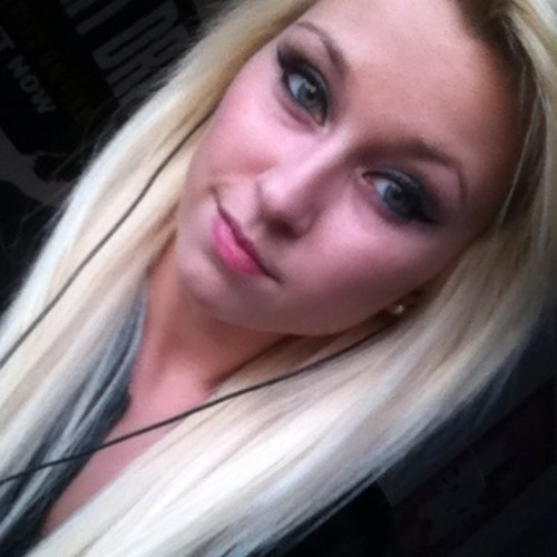 AshleyXxwileyy's profile picture. \m/ hardcore ;p blonde & lots of energy.