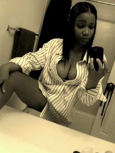 -heyy twitter (: G O R G E O U S me 3 18 and not for all that bs! hitt that follow button and see what im all about (: