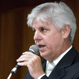 Jornalista, Engenheiro e Professor Universitário. Gerente de Jornalismo da TVB Band Litoral, Presidente do Conselho do Santos FC.
