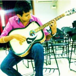 simple..understandable..sarcastic..and love to hang out with friends talkative and innovative of solving problems..love to mingle and a piano arist ;)