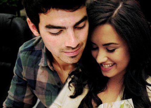 Lets pray that Demi Lovato and Joe jonas are back together:-) Amen