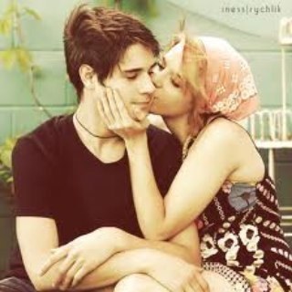 iPartyiLive's profile picture. Love, Laugh, Live Music is everything to me. I promote twitter accounts for free! Just ask:) I'm a boy, 19. Join the LongSeason team  follow @bandlong