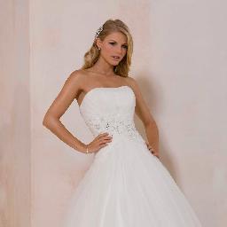At Francesca Bridalwear you will find a carefully selected range of beautiful bridal gowns, accessories, jewellery and bridesmaids dresses.
