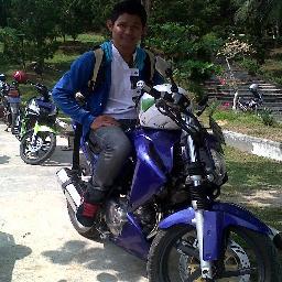 janganlh mnjdi plangi yang dtang stelah hjan reda,,,
tapi jdilah seperti lilin yang rela mnerngi kegelapn disekitarnya,,,,
