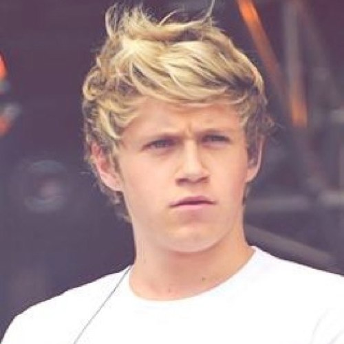  Hello people can you follow me friend @NiallsMyBear PLEASE thxx if you do. if you follow me all follow you back 