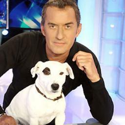 Du lundi au vendredi dès 18h20 sur TF1, retrouvez Une Famille en Or présentée par @CDechavanne , @ufeoguilaine sans oublier @Adeckofficiel ! #ufeo