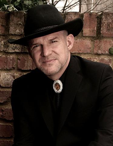 Ageing rocker with greying quiff, but my soul is to the left and my heart is still strong.