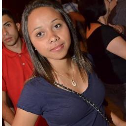 Prefiro uma surra de sinceridade, do que um abraço cheiro de falsidade!!!
sou assim e não vou mudar por ninguém!