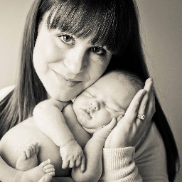 Connecting moms through prenatal, postnatal and toddler programs.