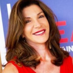 Team Love it GO @Hilary_Farr