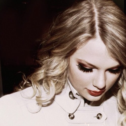 #Swiftie , #belieber , #Mahomie , #Macer, #lovatic ✌