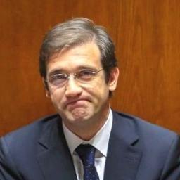Oriento a minha vida pelos 5 pês:  Pedro, Pai, Primeiro-ministro, Patriota e Pin. Também faço farófias. || tweets com * são citações directas