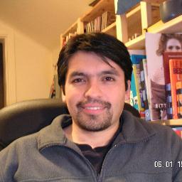 Periodista, cientista político y diplomático. Fanático de Club de Deportes Antofagasta.