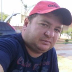 UM ADORADOR DE CORAÇÃO, SERVINDO AO SENHOR A CADA DIA MAIS, POIS ELE TEM SIDO FIEL NA MINHA VIDA