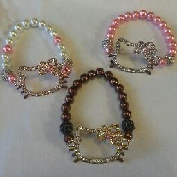 SF_Creations's profile picture. I'm a wife and mother of 3. Took up a hobby and it's turning into more. All bows, bracelets and accessories are created by me ♥