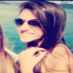 juliiaapereira's profile picture. Que o importante não é o que você tem na vida, e sim quem você tem na sua vida...