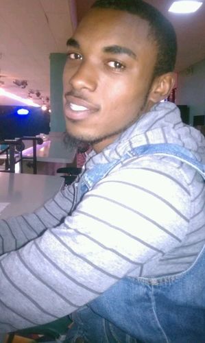 A lil bit about me im 20yrs old 5'9 nd aint for dat BS cool ass nigga follow me i follow back simple as dat.!#teamgay#obama#stl#collegeboi#teamtop