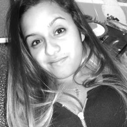 Yo te prefiero fuera de foco inalcanzablee, Yo te prefiero irreversible casi Intocablee ♪