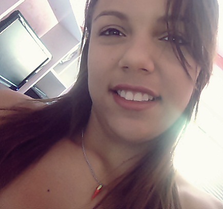 apenas uma garota com a alegria de uma criança;
a malícia de uma adolescente;
e sentimentos de mulher