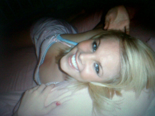 I'm a lesbian val alleen op meisjes no boys!!! , no ping etc whatsapp vraagmaar , altijd in voor geile gesprekken en foto's :$
