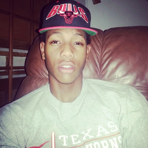 6'6 hooper always chill...play college basketball for ranger college #TeamHonduras #TeamNike #Teamhops