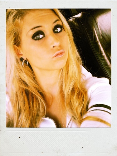 ☆22yrs old. Daddy's girl #S.R.V #KWS☆ƒσllσω ℳe I FB ♥ AVI is me...✄ #GUITAR #MUSIC. How I Go...