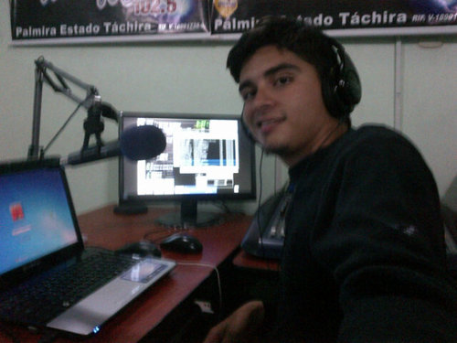 Comentarista Deportivo-Voz Comercial |  Los Andes 102.5fm | Estudiante De Comunicacion Social. http://t.co/pz4BulPC