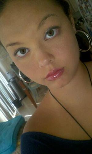 Hi my name is Angelina and i adore @OneDirection and @AustinMahone. I am a model and hope to be on the runway when im 16!!!!!