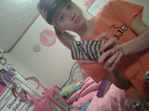 my name is :megan , im 13 years old , blessed with an amazing brother , follow me & ill be sure to follow you back(: