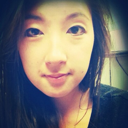 (: i like people who can make me laugh, so make me laugh.