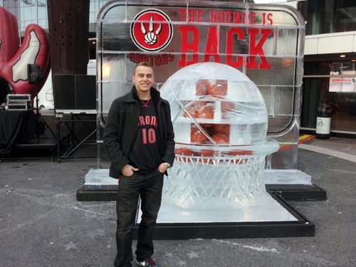 UI Engineer at Netflix by day, hoopster and music junkie by night!