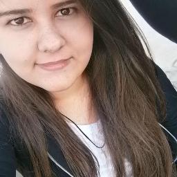 Apenas uma jovem que está twittando fatos que realmente acontecem na vida.