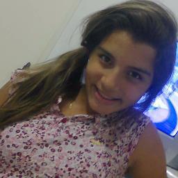 É um anjo. Não me lembro de ter visto asas, só sei que tinha um sorriso lindo.