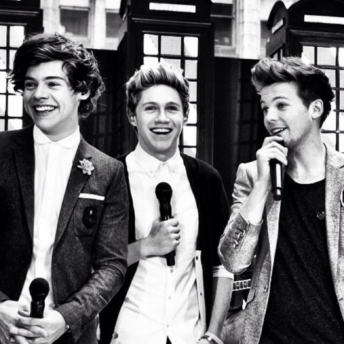 Please follow @ObeyinNiall ILYSM :)