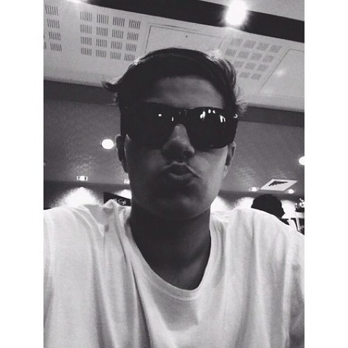I love this boy @MrTobiasSmith he's so cool. I have such a crush on him!! I also love @CodySimpson. im not MrsTobiasSmith on Instagram!!!