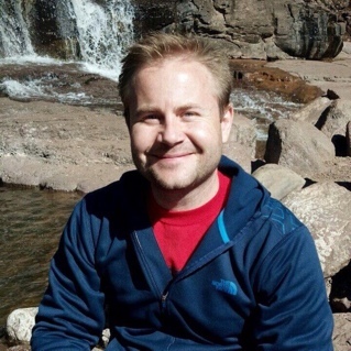 I studied Geology. Spent some time writing software. Wine enthusiast. Strong believer in sustainable living. I like to sleep under the stars.