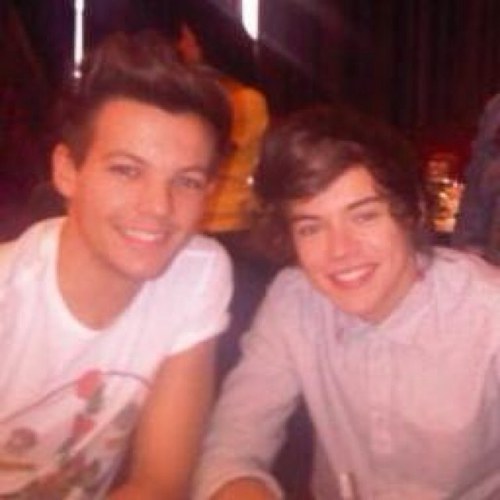 Idk man , gays and food make me happy. ask for follow back :) .. please follow @LoveLikeLarryxo for more