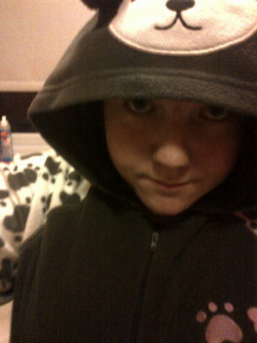 Well hai dere' er I'm Lauren I'm 14 so yeaah(y) Mrawwr' so imma lil' bit strange but you'll get use to that so yeah you'll get some odd tweets...