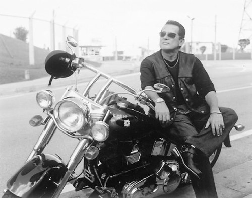 バイクはずっと乗ってますよ。ゴルフはエクササイズ程度で楽しんでます。 歌は最近そこそこです。 慶良間諸島オススメです!子煩悩魂