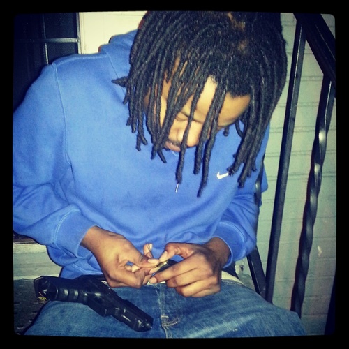 love money...alwayz tryna get money..I got a moneyholicc problem...if u love money follow a nigga if u dnt u broke
