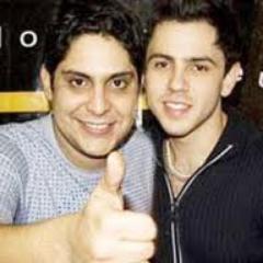 Se aprende a amar não quando se encontra a pessoa perfeita, e sim quando se aprende a crer na perfeição de uma pessoa imperfeita.