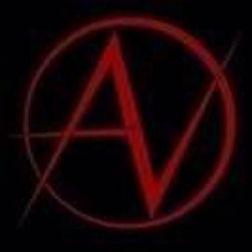 We're one paycheck away from vagrancy & have a podcast. Have a listen, it's the worst thing you'll do today. On iTunes, Stitcher & http://t.co/PmAj8CvxMy