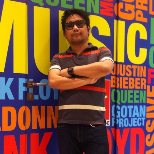Creative Director Extraordinaire! My Life is Design and Design is my LIFE! There are EXCITING INNOVATIVE THINGS OUT THERE?