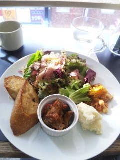 CafeLife6's profile picture. 白い空間、物がすきカフェ、インテリア大好き、タオル好き、すごい寂しがりや。雰囲気のある人になりたい。