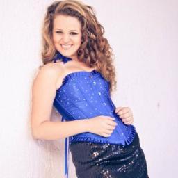 Cantora,
Twitter Oficial. 
Mais em: http://t.co/YR2As3J0