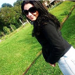 Sou como a água, as vezes agitada, as vezes calma, mais que nunca deixa de correr pelas pedras e pelas areias do mar atraz de seus objetivos *-*ՏՁ