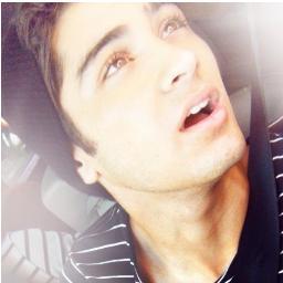 aziz6711's profile picture. 