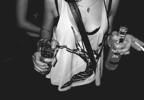 If you wanna party I'll show you how it's done. •I don't reply to DM's• Contact me at Thatpartyqueen@gmail.com
